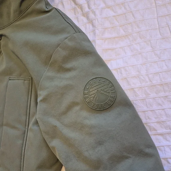 GAP Olive Parka with Faux Fur Trim - Picture 14 of 15